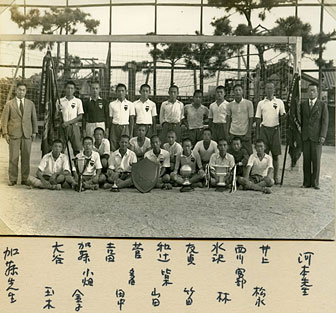 昭和10年度全国優勝。後列左端、優勝旗を持っているのは大谷四郎キャプテン